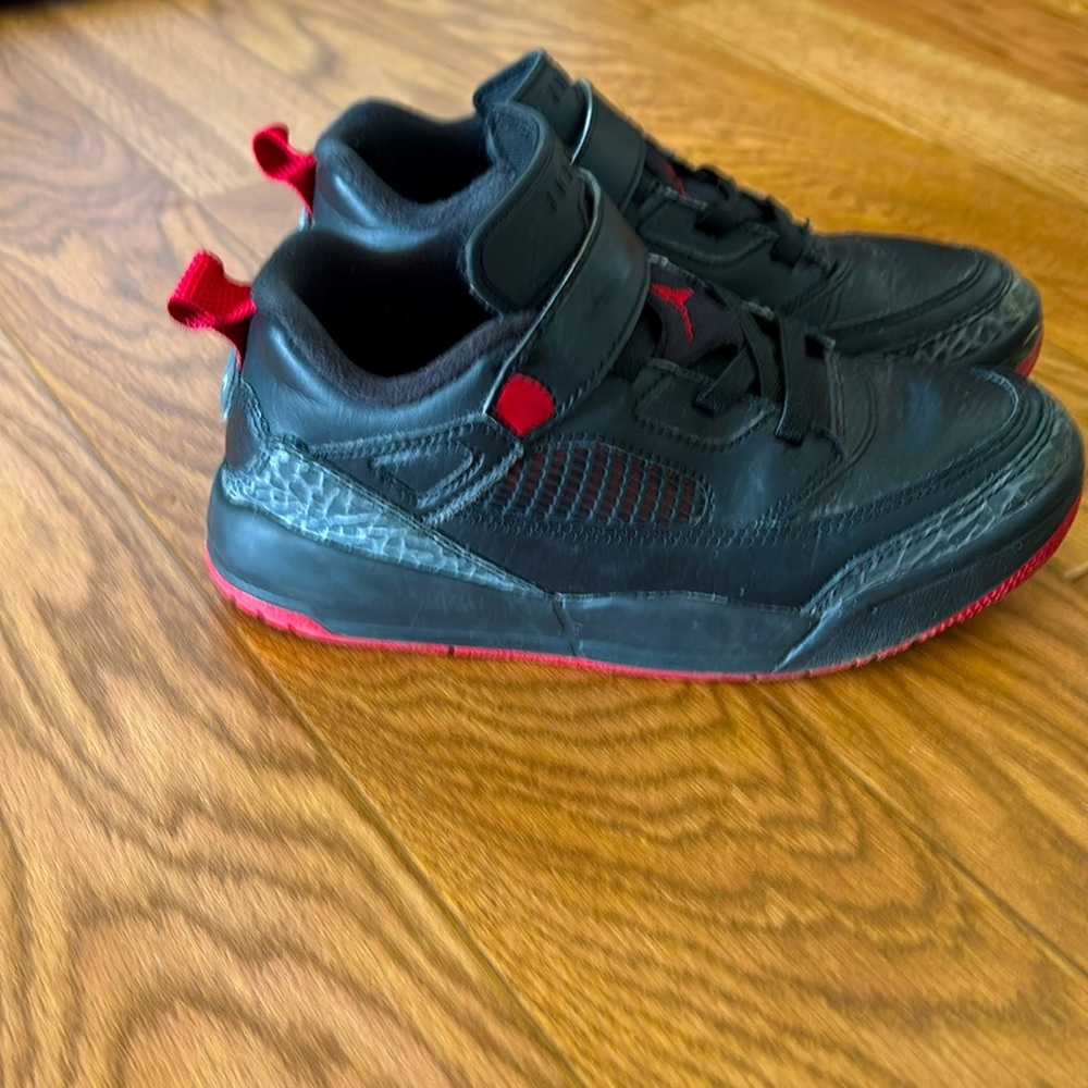 Kids shoes like new. Nike Jordans